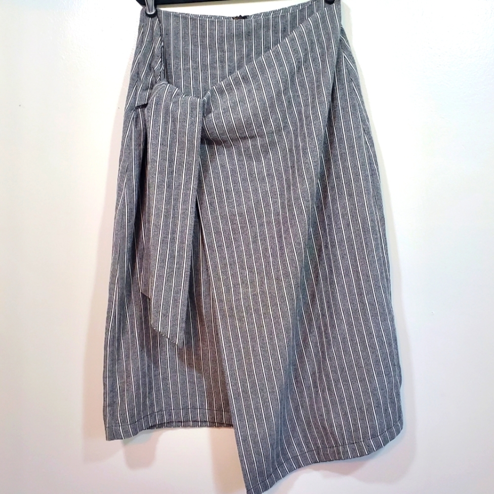 FREE PEOPLE Front Tie Striped Gray/White Wrap Skirt Size 8